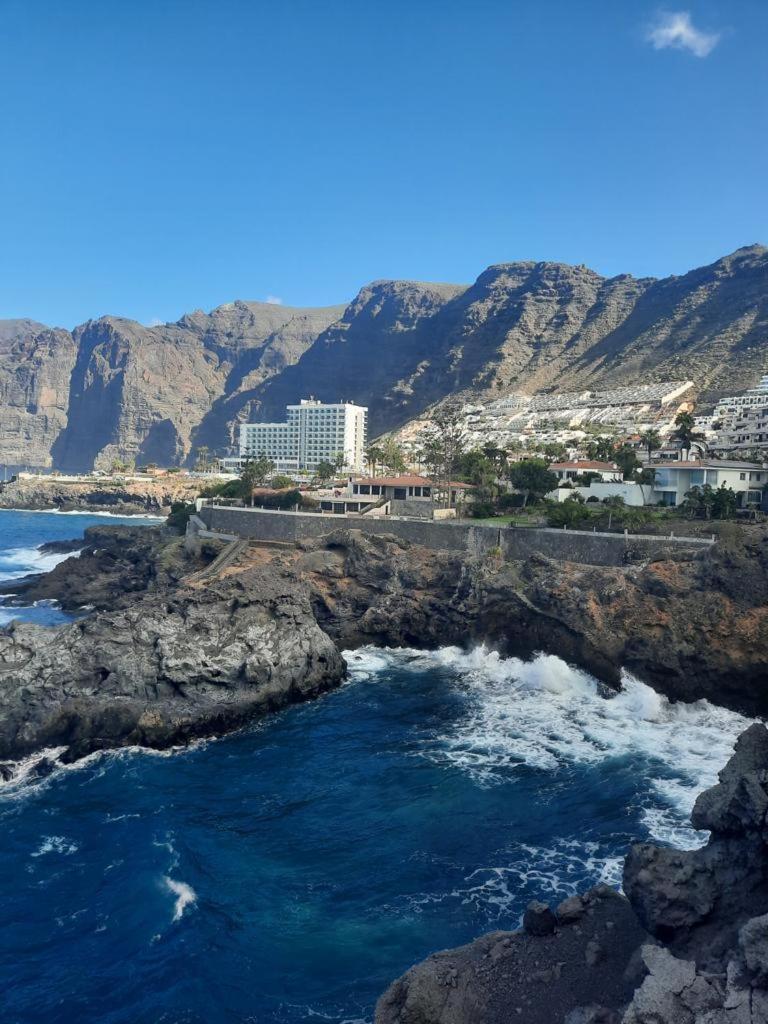 Amazing View Los Gigantes & La Gomera Daire Acantilado de los Gigantes Dış mekan fotoğraf